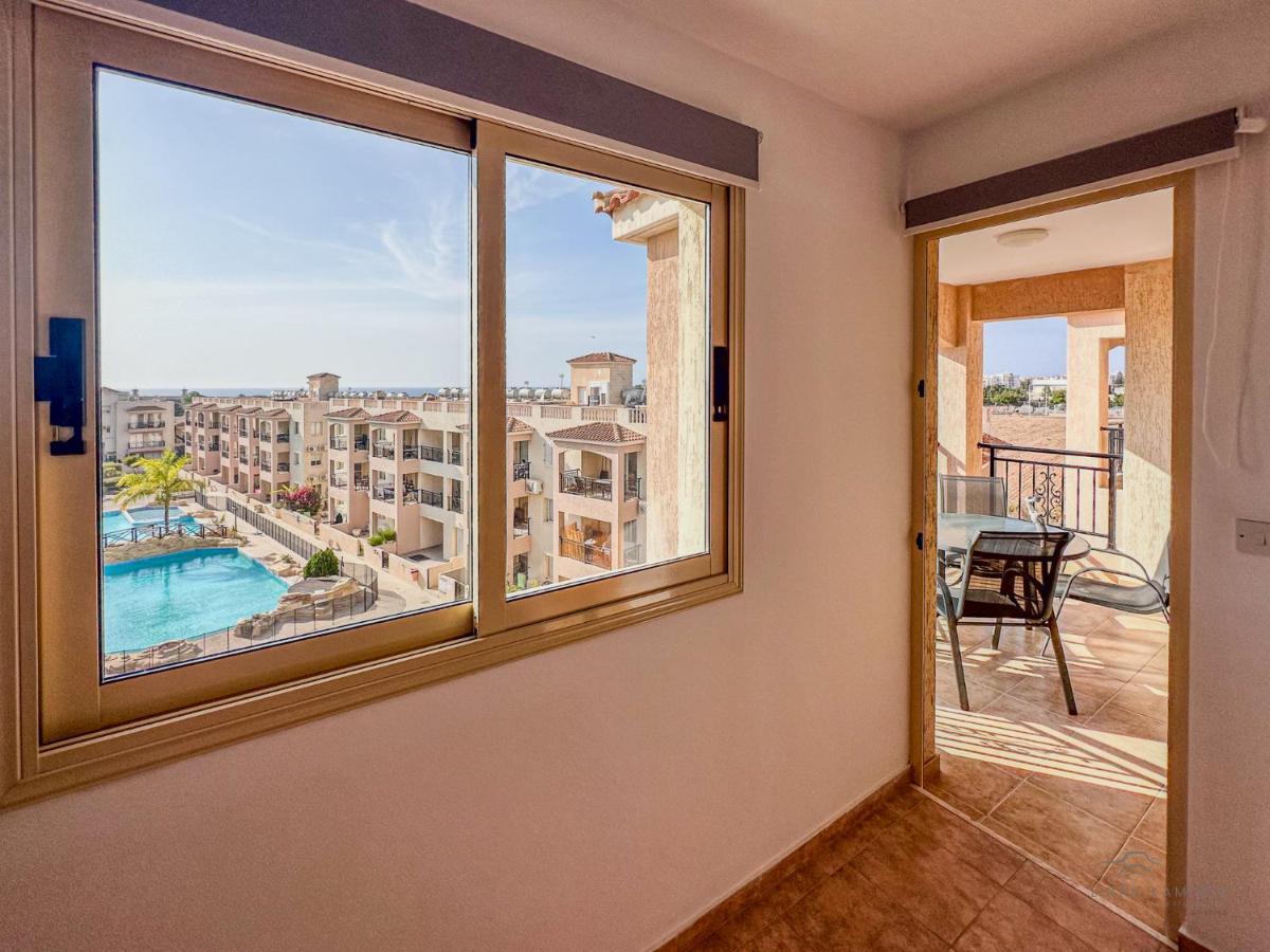 Royal Seacrest Crown-Jewel, 2B, Pools, Sea, Center Apartment Paphos Bagian luar foto